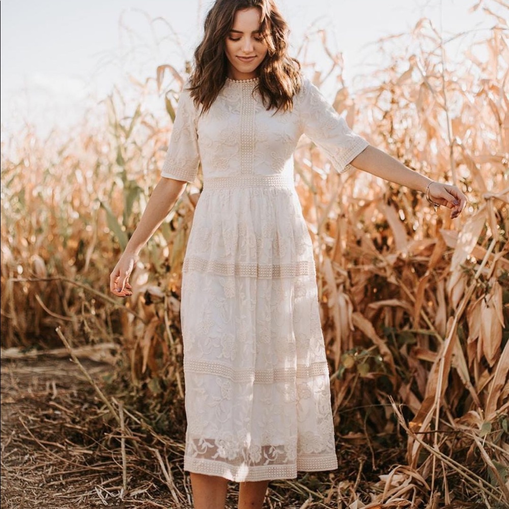 Cream Lace Midi Dress L Piper & Scoot Hidden Alley